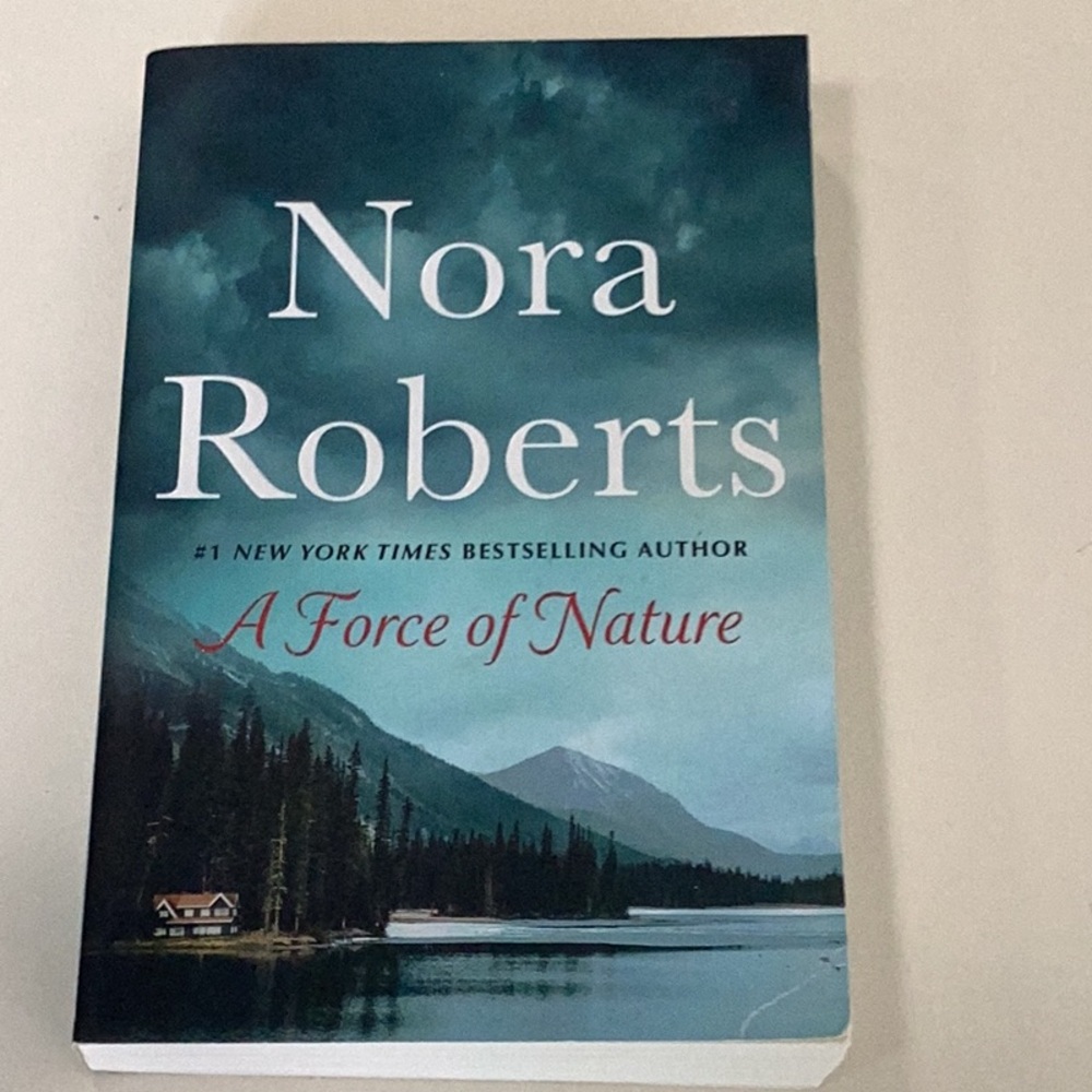 NORA ROBERTS 8 Book Bundle - Picture 6 of 8